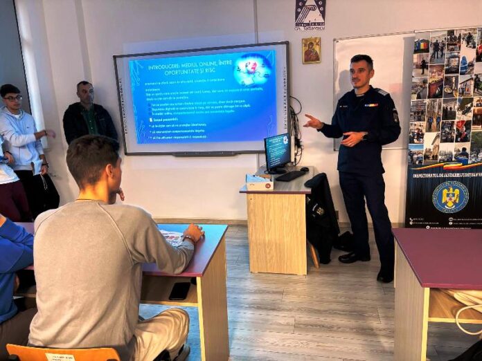 Jandarmii din Vrancea au discutat cu elevii liceului de artă despre riscuri și prevenție