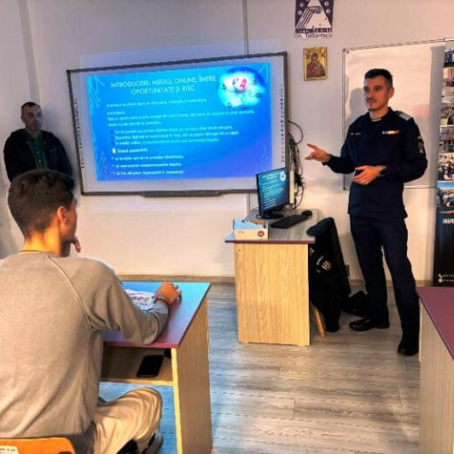 Jandarmii din Vrancea au discutat cu elevii liceului de artă despre riscuri și prevenție