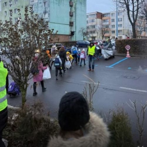 Primul Pedibus din Brașov transformă modul în care copiii merg spre școală în Tractorul