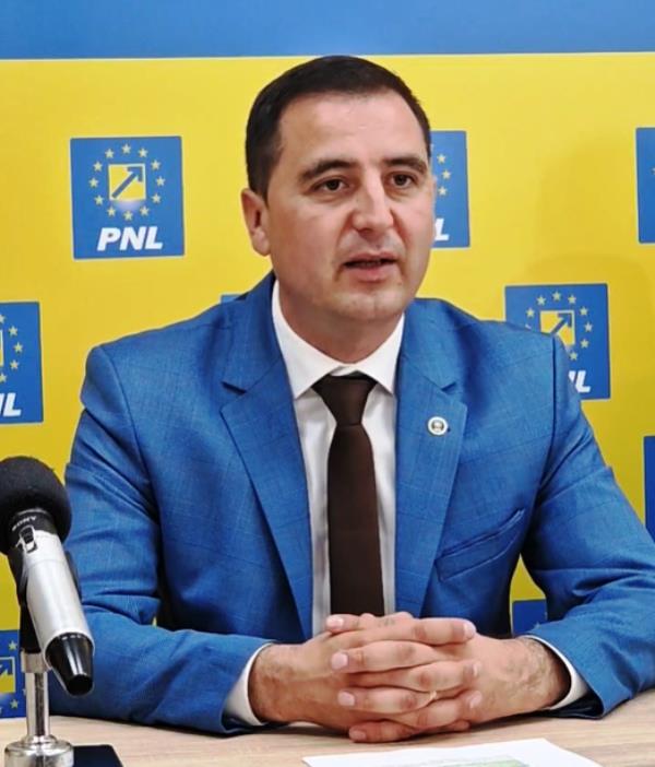 Deputatul Dragoș Ciobotaru atacă AUR Vrancea pentru voturile aliate cu PSD