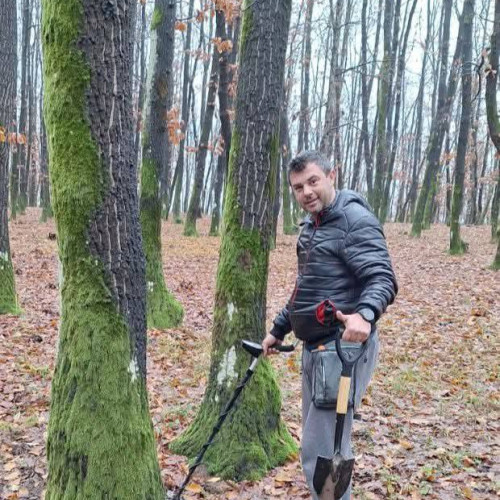 Patru brățări de aur vechi de peste 3.000 de ani, descoperite în Gorj