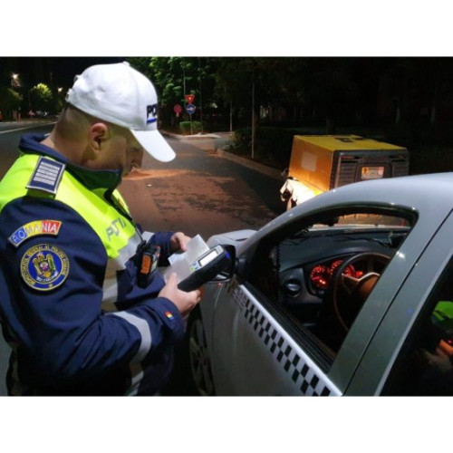 Adolescent cercetat pentru conducere fără permis și ignorarea semnalului poliției