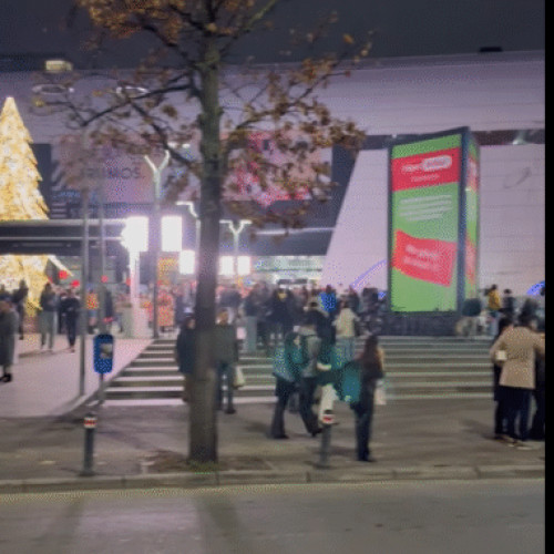 Incendiu la un panou electric în centrul comercial Promenada din Sectorul 2, stins de pompieri