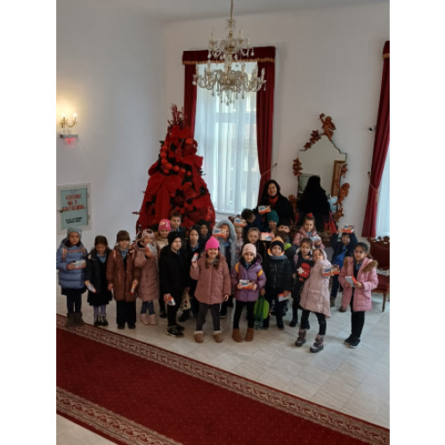 Copiii din Oradea donează jucării în cadrul evenimentului caritabil Rotary