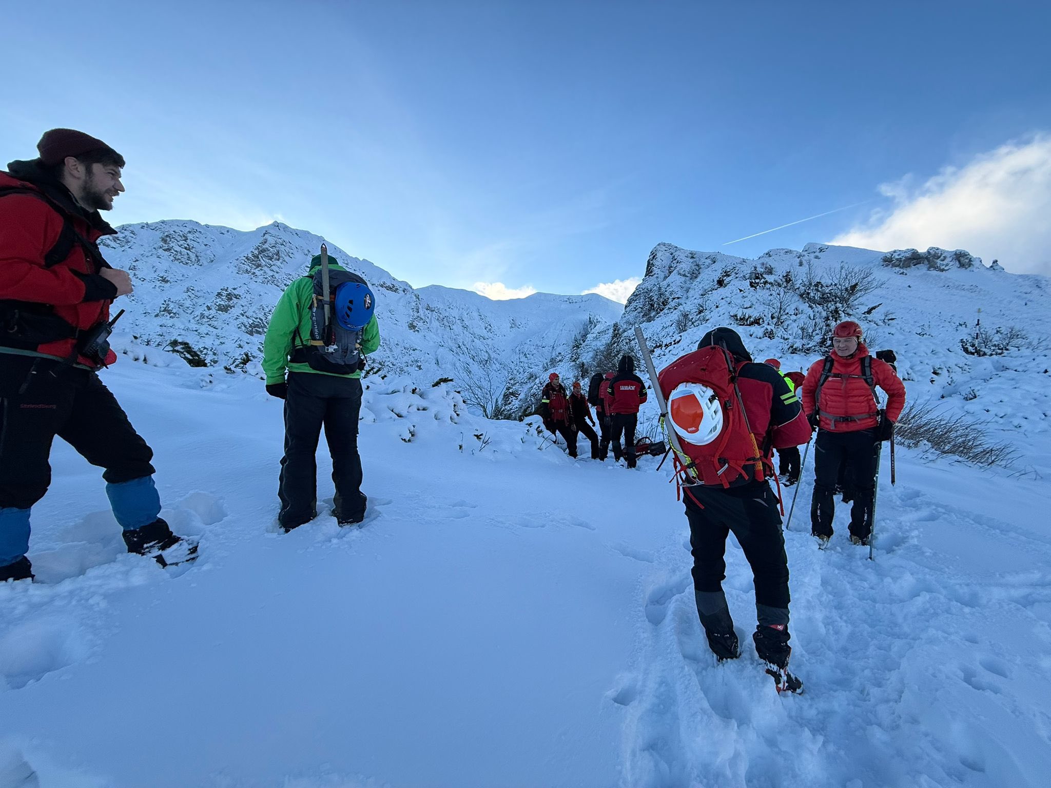 Căutările persoanei dispărute în Munții Bucegi au fost reluate în Valea Țigănești