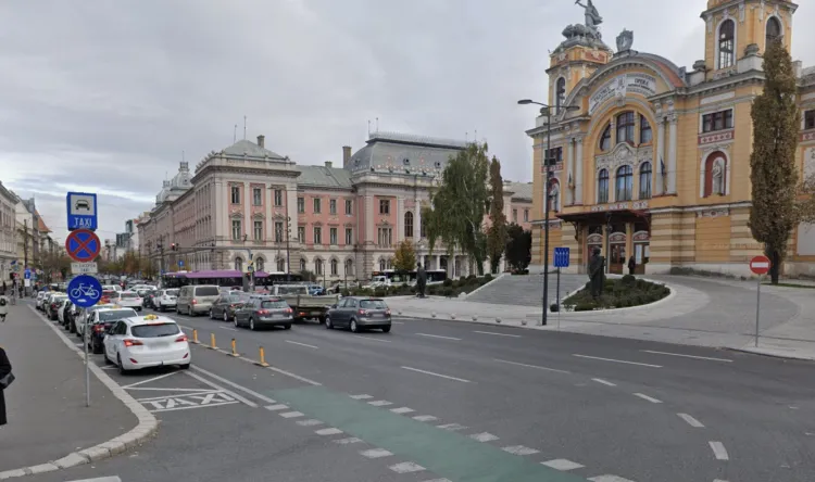 Clujenii reclamă șoferii care nu respectă benzile între Teatrul Național și Regionala CFR