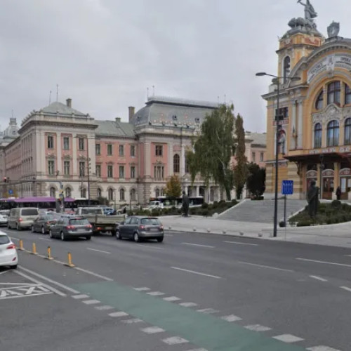 Clujenii reclamă șoferii care nu respectă benzile între Teatrul Național și Regionala CFR