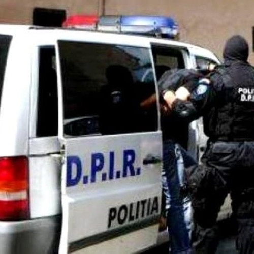 Șase tineri urmăriți internațional, aduși în țară pentru a executa pedepsele