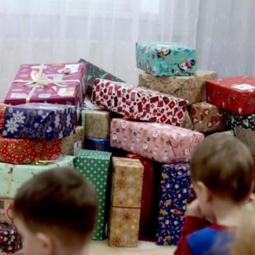 Primăria Râșnov oferă cadouri de Crăciun copiilor din creșe, grădinițe și școli