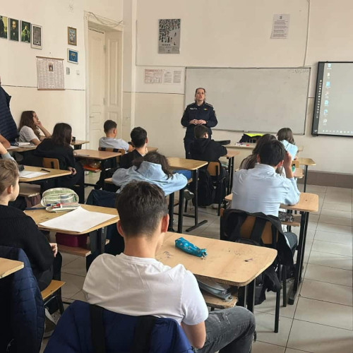 Poliția din Măcin a desfășurat activități de prevenire a violenței în școli