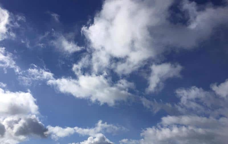 Culoarea anului 2026 aleasă de Institutul Pantone este Cloud Dancer