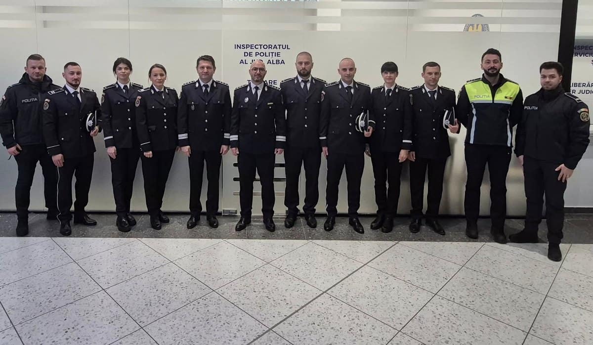 Polițiști din Alba, avansați înainte de termen de Ziua Națională a României