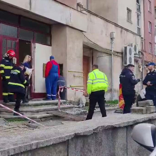 Intervenție la un bloc din Alba Iulia după sesizarea unui miros suspect de gaz
