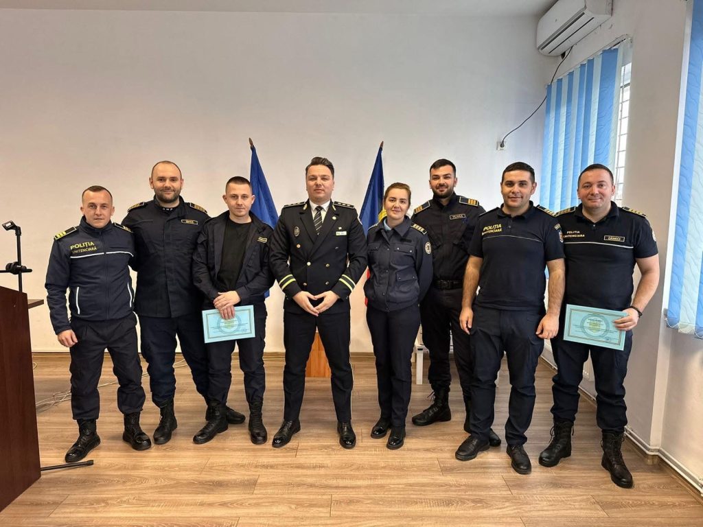 Șapte polițiști de penitenciar avansați înainte de termen la Târgu Jiu