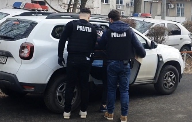 Cinci bărbați reținuți pentru furt de cupru și motorină în Arad