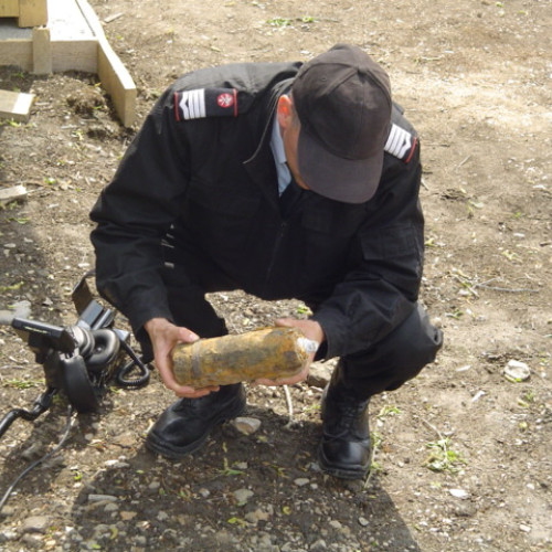 Proiectil de război găsit în curtea Spitalului de Psihiatrie din Câmpulung Moldovenesc