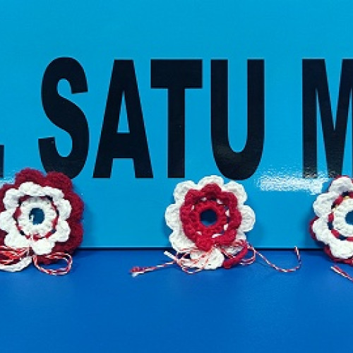 Jandarmerițele sătmărence se alătură copiilor în tradiționalul schimb de mărțișoare cu doamnele și domnișoarele din Satu Mare