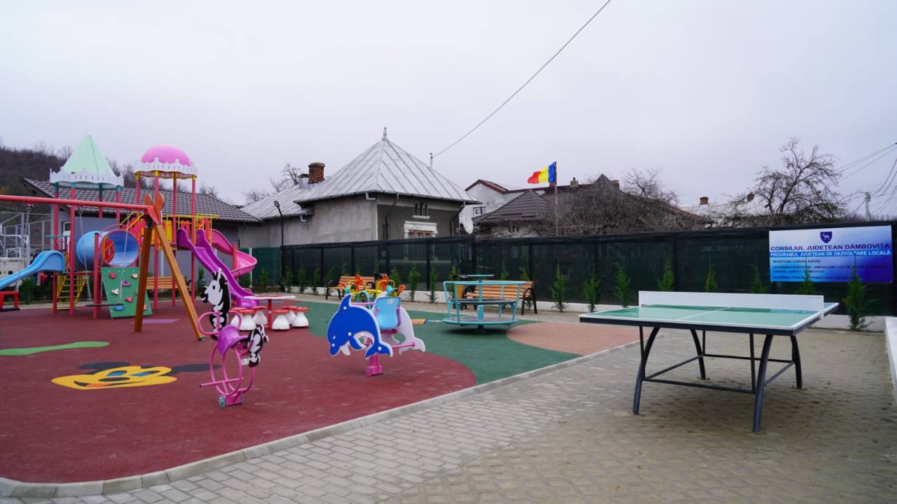 Copiii din Răzvad au un nou loc de joacă, inaugurat înainte de Moș Nicolae