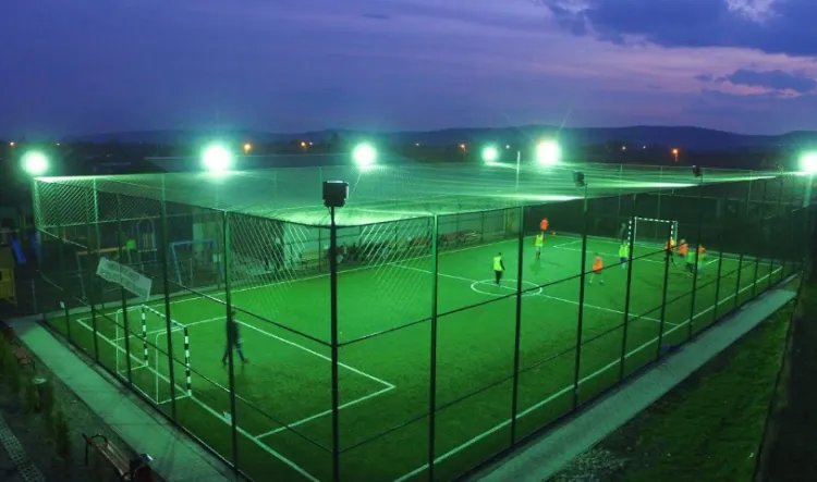 Un bărbat a murit după ce s-a prăbușit pe terenul de sport din Turda