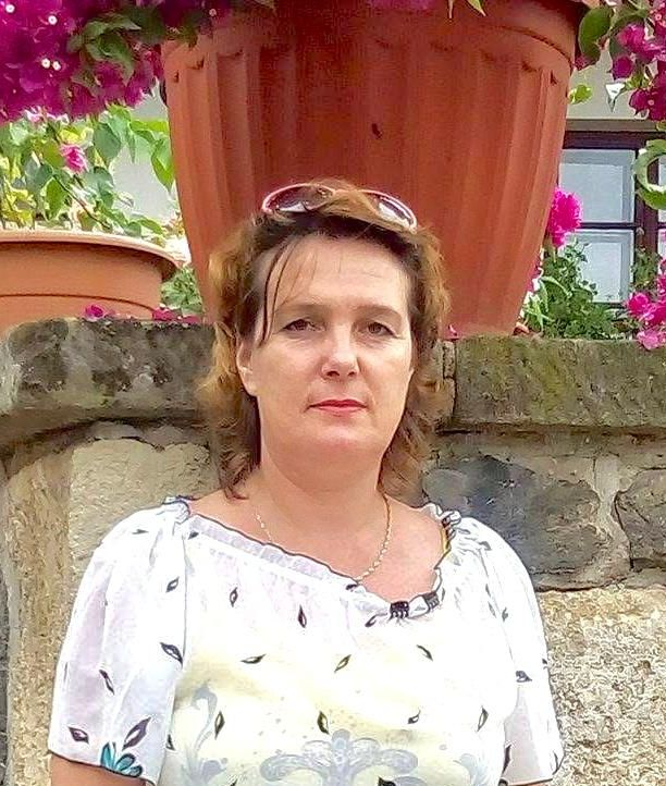 Ana Stratulat, expoziție personală la Biblioteca CARP Galați cu peisaje și portrete