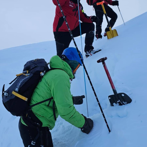Căutările tânărului britanic dispărut în Munții Bucegi, din nou întrerupte din cauza vremii