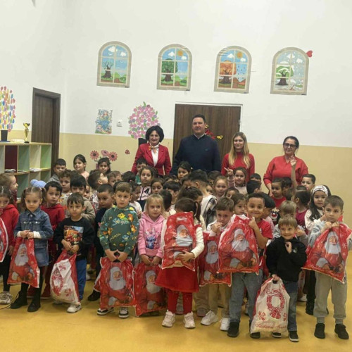 Parohii din Arhiepiscopia Târgoviștei oferă daruri pentru peste 400 de copii