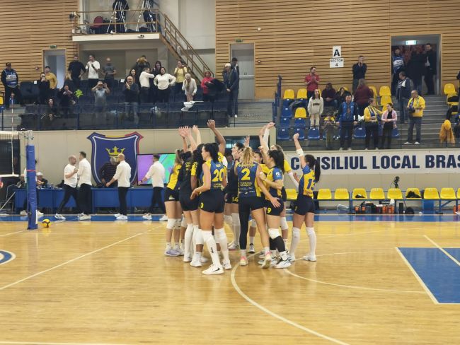 Corona Brașov obține victorii importante în campionatul de volei masculin și feminin
