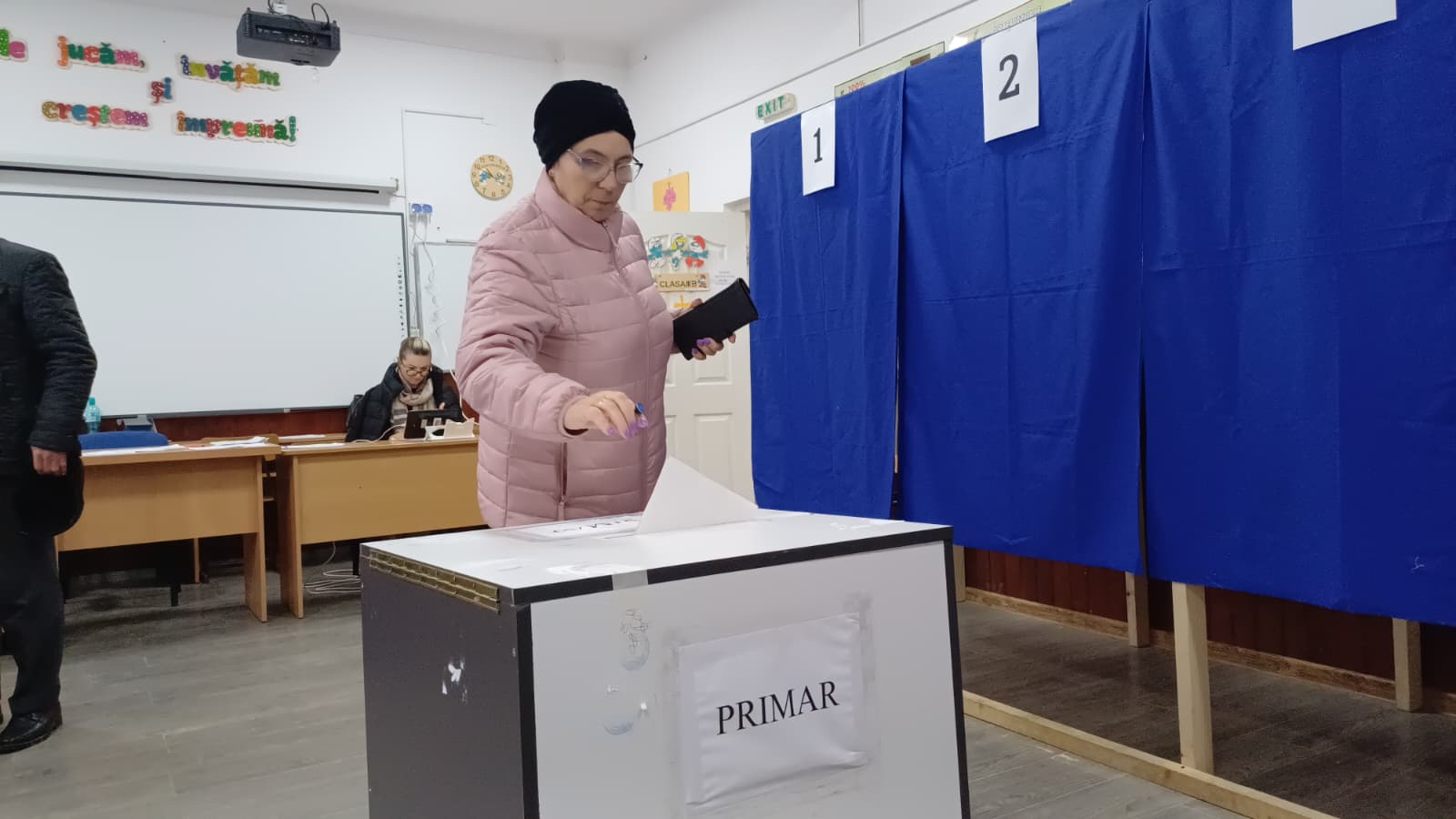 Prezenţă scăzută la vot la alegerile pentru primar în comuna Mihai Eminescu