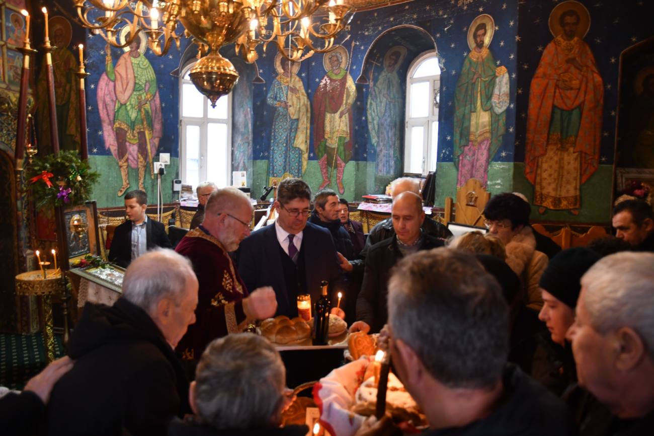 Ghimpați sărbătorește hramul bisericii Sfântul Ierarh Nicolae cu tradiție și unitate