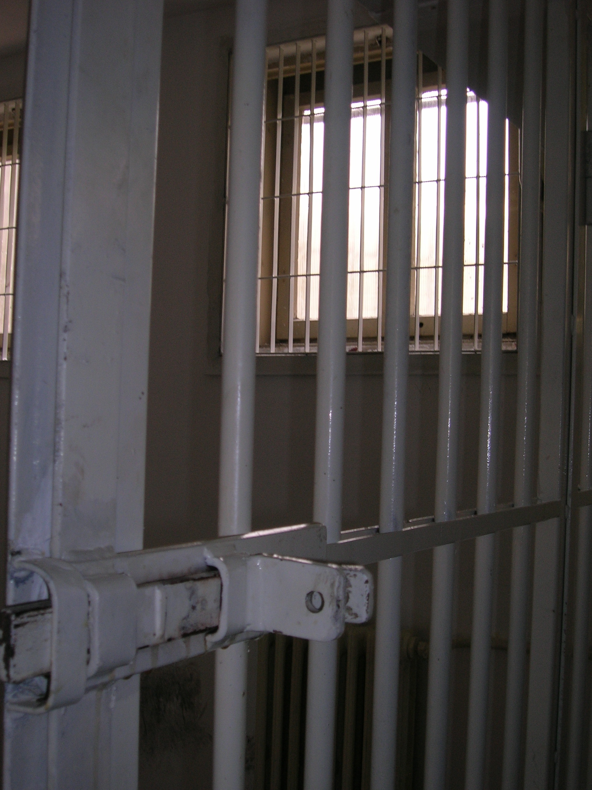 Tânăr de 20 de ani arestat pentru tâlhărie în localitatea Trifești