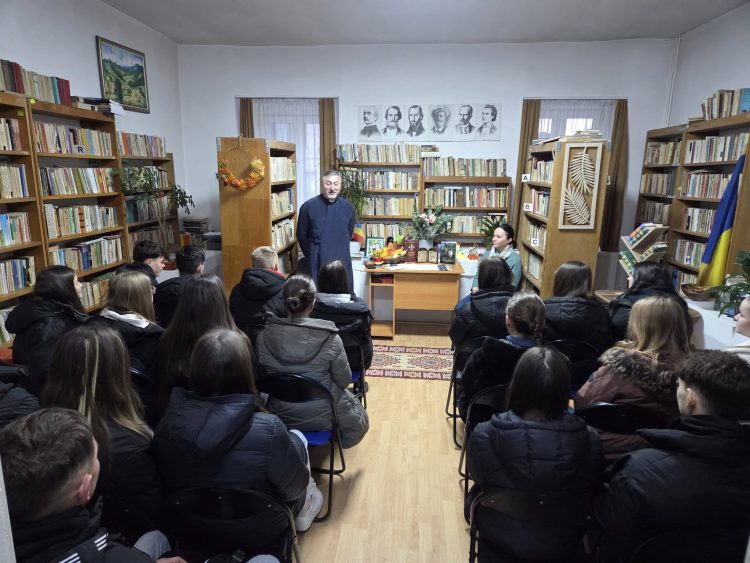 Părintele Iulian Szerasz a discutat cu elevii despre importanța sfinților ca modele