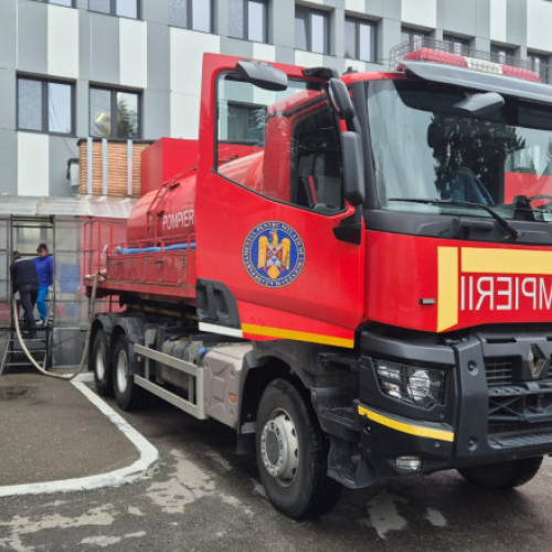 Autoritățile din Prahova și Dâmbovița au distribuit peste 230.000 de litri de apă după golirea barajului Paltinu