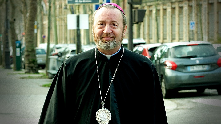 Duminica vindecării femeii gârbove, o reflecție asupra păcatului și iertării