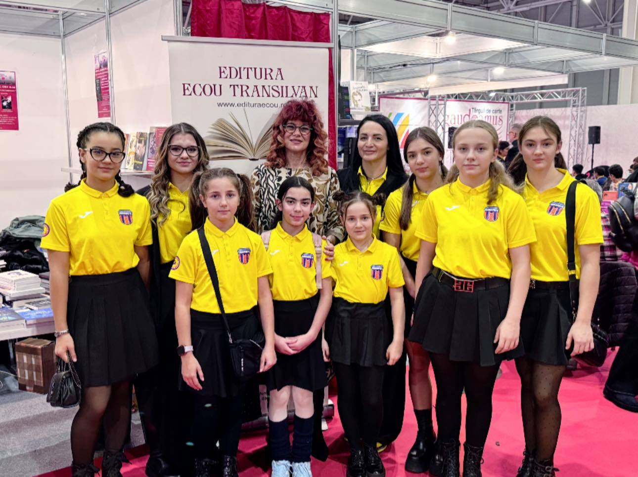 Luptătoarele de la CSS Târgoviște prezente la lansarea unei cărți la Gaudeamus