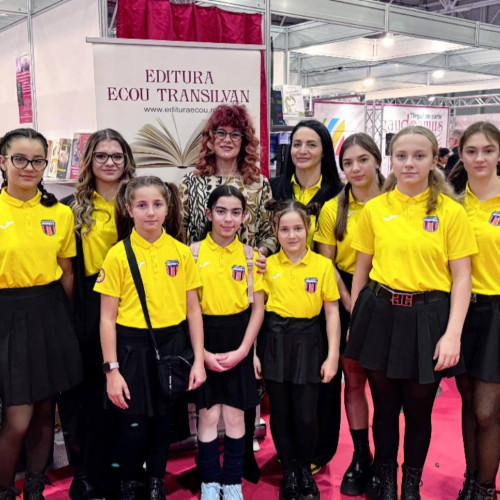 Luptătoarele de la CSS Târgoviște prezente la lansarea unei cărți la Gaudeamus