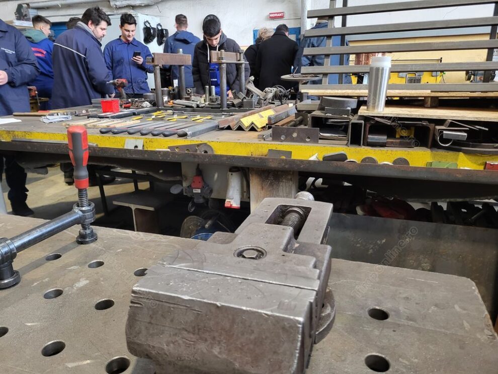 Învățământul liceal tehnologic va avea patru ani începând din 2026