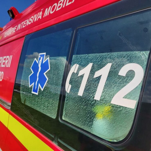 Trei tinere rănite după ce mașina condusă de o fată de 18 ani a căzut în albia unui râu