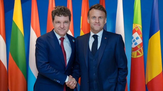 Nicușor Dan se întâlnește cu Emmanuel Macron și susține comunitatea românească din Franța