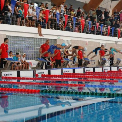 Campion în Vrancea de Moș Nicolae aduce peste 300 de copii la bazinul de înot județean