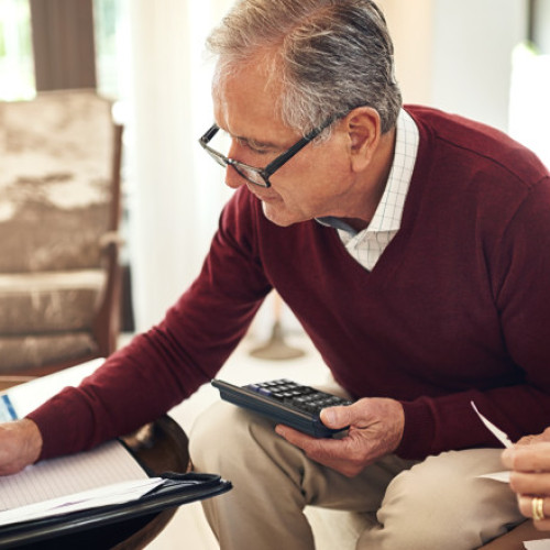 Scade numărul pensionarilor care primesc indemnizația socială în octombrie 2025