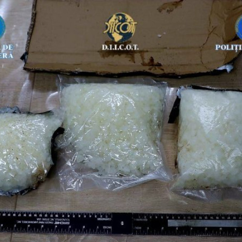 Trei persoane arestate pentru trafic de droguri de mare risc în Maramureș