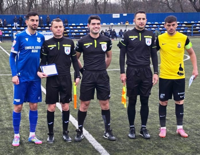 Doi arbitri vrânceni promovează în Liga a treia, un al treilea aproape de același pas
