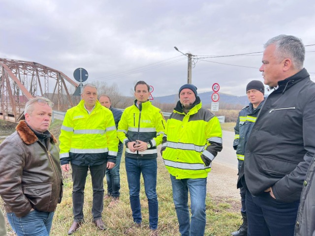 Autoritățile analizează un pod provizoriu între Podu Oltului și Hărman