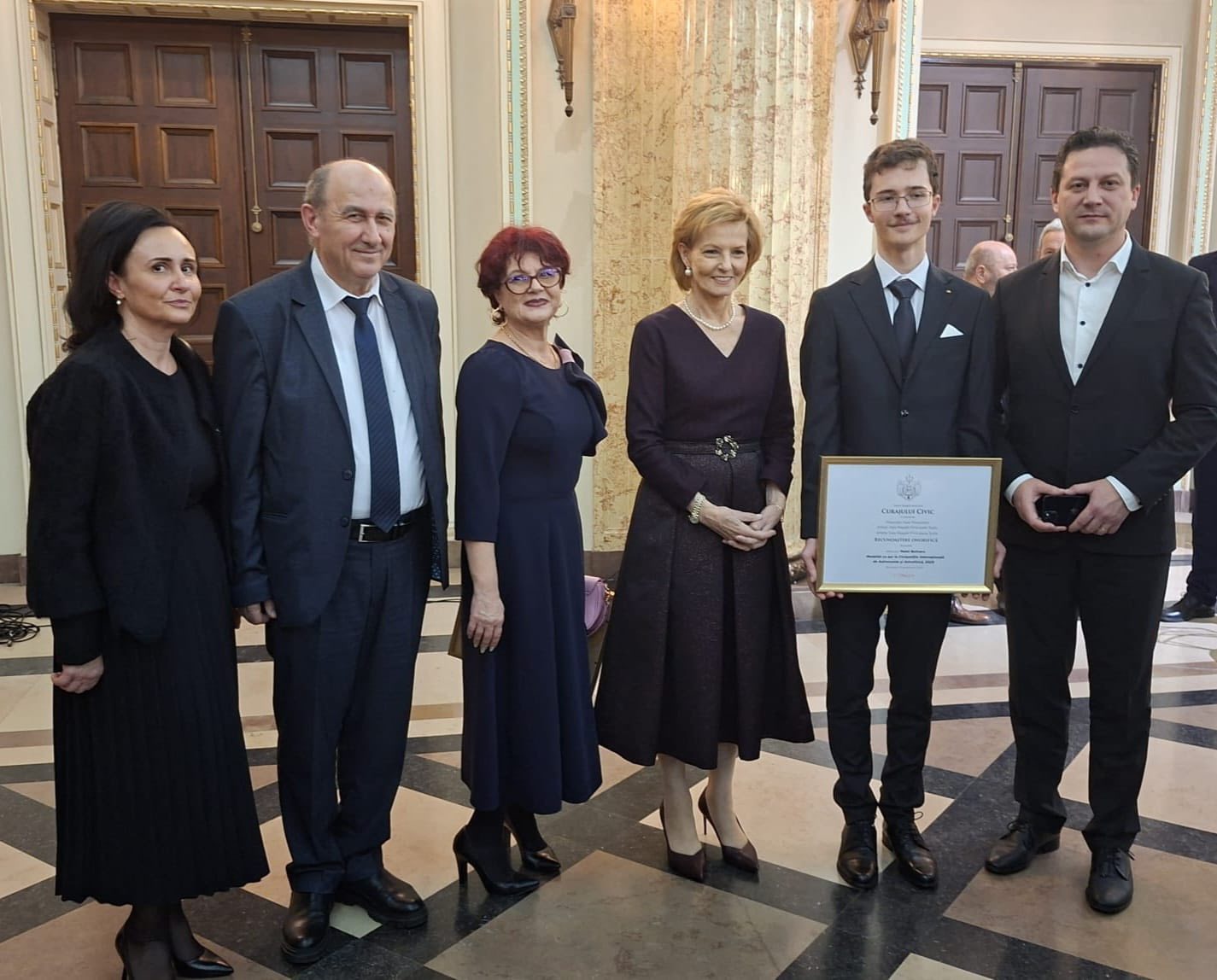 Elevul botoșănean Matei Butnaru, premiat cu aur la Olimpiada de Astronomie, distins de Casa Regală