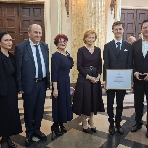 Elevul botoșănean Matei Butnaru, premiat cu aur la Olimpiada de Astronomie, distins de Casa Regală