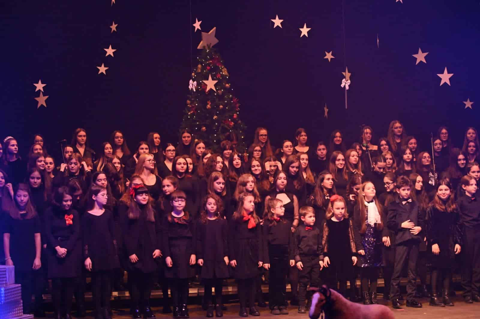 Concert de colinde organizat la Casa de Cultură a Sindicatelor din Alba Iulia