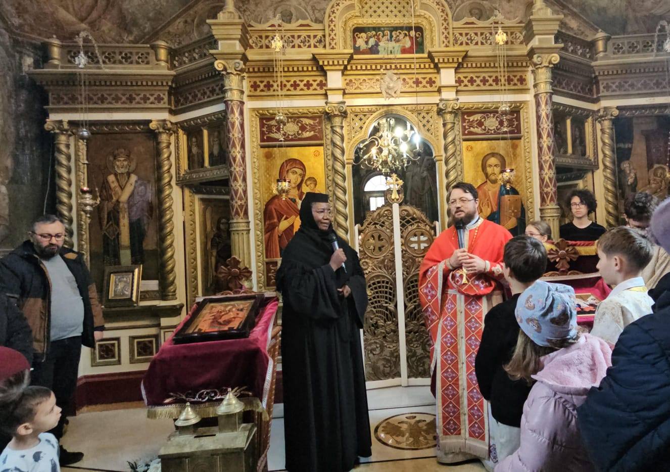 Maica din Uganda, care are grijă de 70 de copii orfani, a vizitat Botoșani