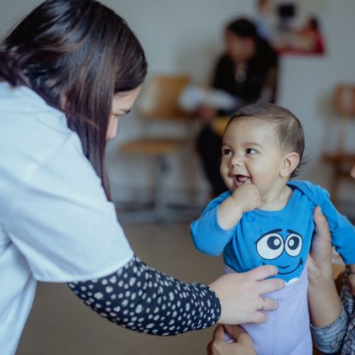 Riscuri crescute la naștere pentru copiii mamelor sub 15 ani în România