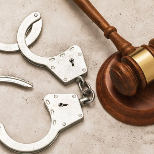 Un cuplu din Vaslui arestat pentru șantaj după înscenarea unei răpiri