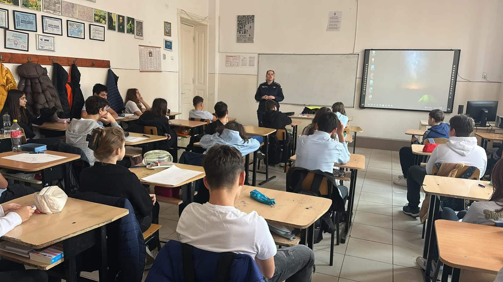 Polițiștii din Tulcea desfășoară activități de prevenire în școli în perioada 8–12 decembrie 2025